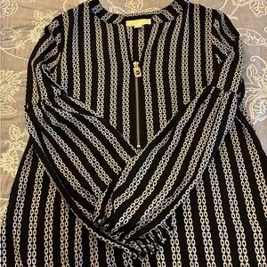 Black and White Chain Pattern Top